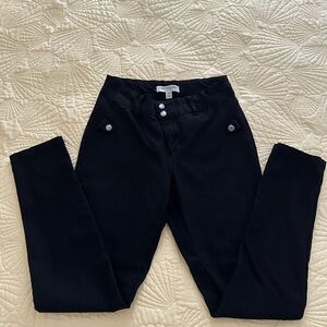 Women’s black skinny pants - size medium
